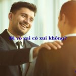 Bị người khác vỗ vai có xui không? 5 cách hóa giải hiệu quả