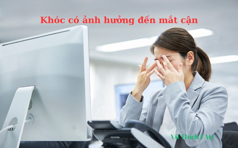 Khóc có ảnh hưởng đến mắt cận không? Có bị bọng mắt không?