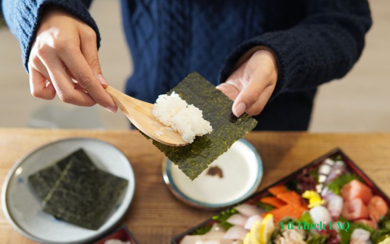 Lá kim tẩm dầu oliu có tác dụng gì? Bao nhiêu calo? Có béo không?