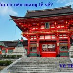 Đi chùa có nên mang lễ về không? Cách khấn vái xin lễ đúng chuẩn