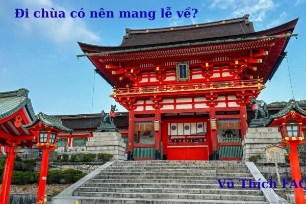 Đi chùa có nên mang lễ về không? Cách khấn vái xin lễ đúng chuẩn Đi chùa có nên mang lễ về không? Cách khấn vái xin lễ đúng chuẩn
