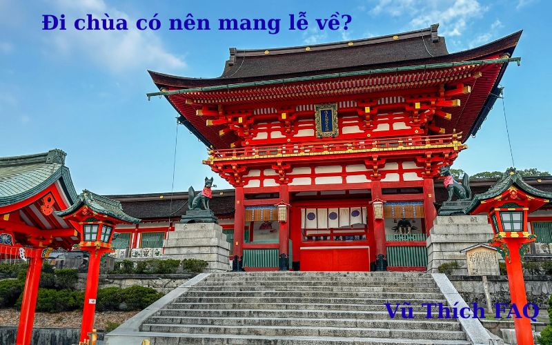 Đi chùa có nên mang lễ về không? Cách khấn vái xin lễ đúng chuẩn