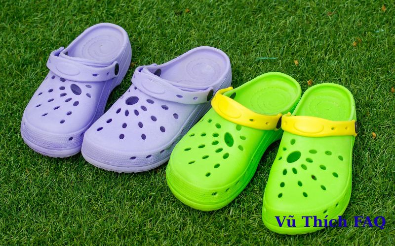 Dép Crocs bị rộng phải làm sao? Cách sửa đơn giản ngay tại nhà?