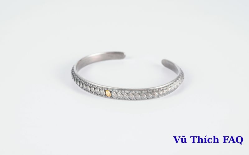 Loại bạc nào đeo không đen? các đeo hiệu quả không lo đen?