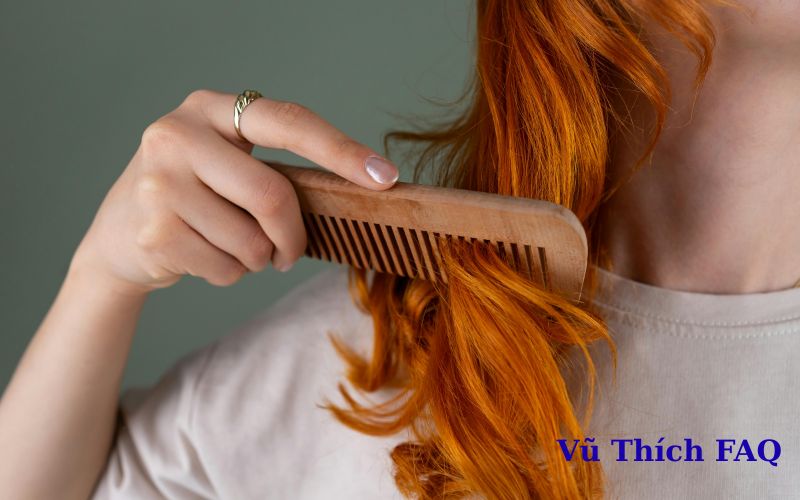 Tại sao kiêng chải tóc trên xe ô tô khách? có điềm gì?