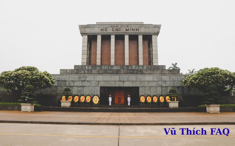 Lăng Bác có bị ngập không? Có mở cửa Chủ Nhật không?