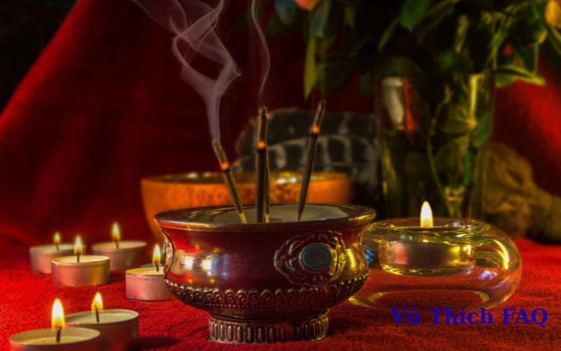 Thờ thần linh và gia tiên chung 1 bát hương có sao không? cách bố trí sao cho đúng?