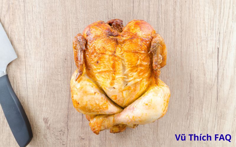 C&aacute;ch luộc g&agrave; c&uacute;ng kh&ocirc;ng bị đen đầu, da v&agrave;ng &oacute;ng chuẩn đẹp