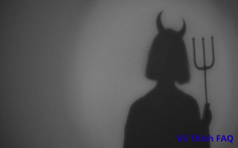 Ma quỷ có sợ chó không? Dấu hiệu chó thấy ma là gì?