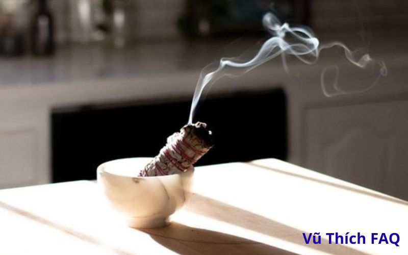 Ng&agrave;y rằm c&oacute; x&ocirc;ng nh&agrave; được kh&ocirc;ng? X&ocirc;ng bao l&acirc;u th&igrave; tốt để h&uacute;t t&agrave;i lộc?