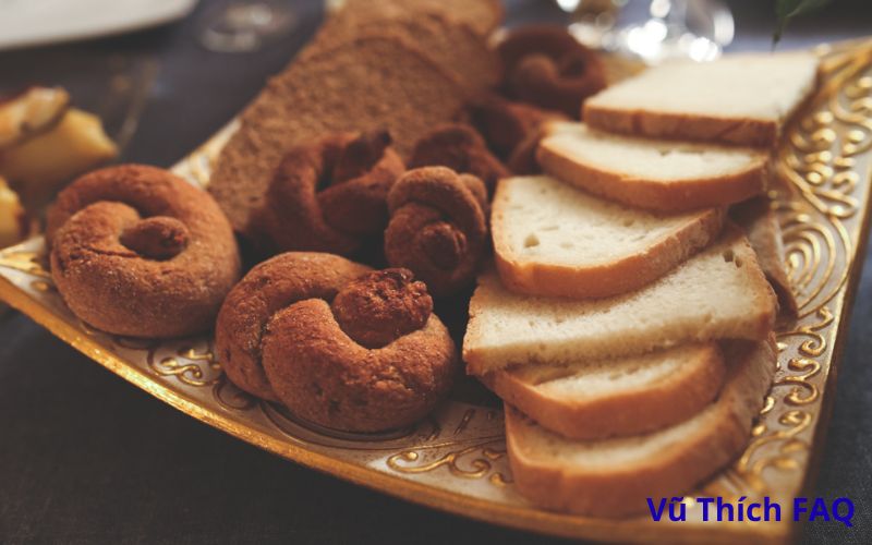 Th&egrave;m b&aacute;nh m&igrave; l&agrave; thiếu chất g&igrave;? C&oacute; nguy hiểm kh&ocirc;ng?