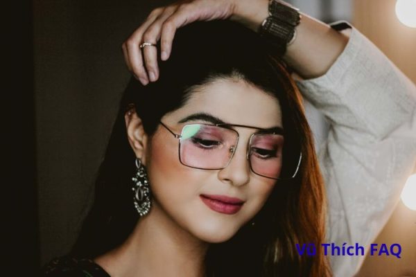 Đeo bông tai chung có bị HIV không? có nguy hiểm gì không?