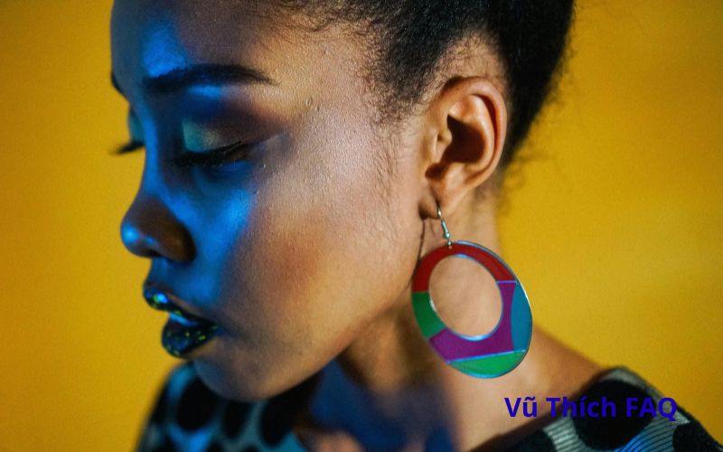 Đeo b&ocirc;ng tai chung c&oacute; bị HIV kh&ocirc;ng? c&oacute; nguy hiểm g&igrave; kh&ocirc;ng?