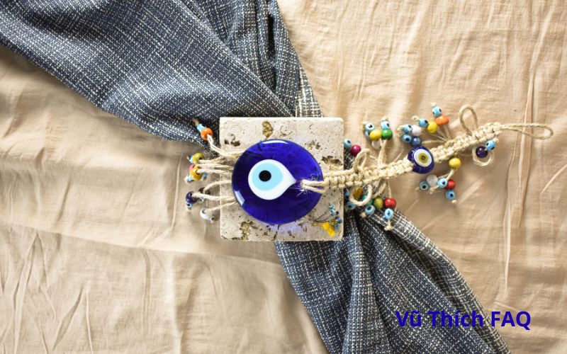 Bùa dán trước cửa nhà là bùa gì? dán bao lâu thì được?