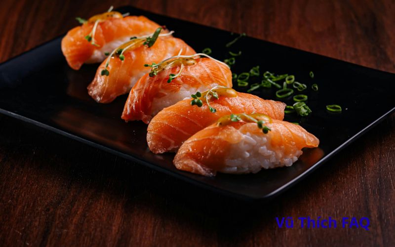 Sushi bỏ qua đêm được không? Khi ăn cần hâm nóng không?