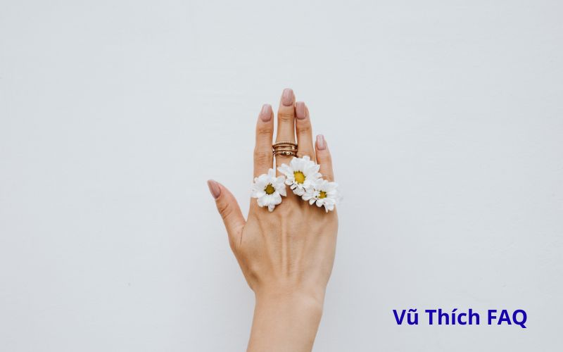 Swarovski c&oacute; bị xỉn đen kh&ocirc;ng? C&aacute;ch l&agrave;m s&aacute;ng thế n&agrave;o?