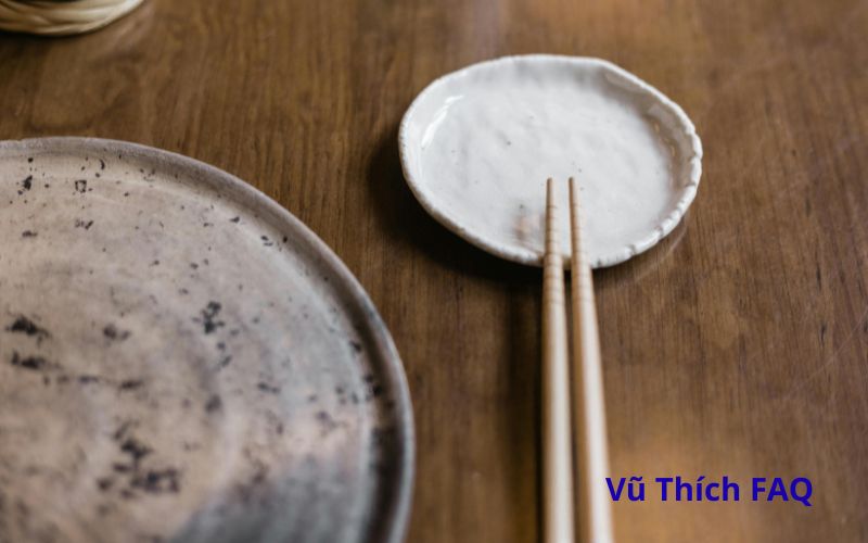 Vứt đũa có kiêng không? Nên làm gì trước khi vứt?