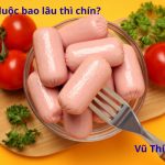 Xúc xích luộc bao lâu thì chín? có cần khứa không?
