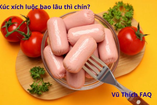 Xúc xích luộc bao lâu thì chín? có cần khứa không?