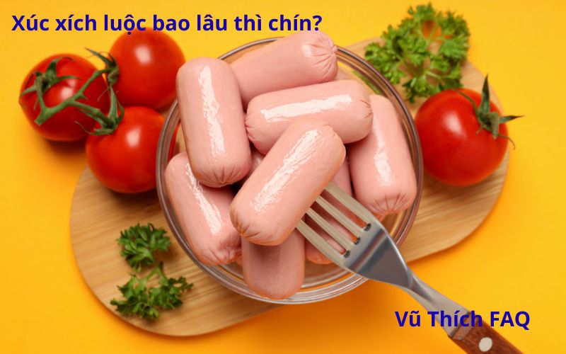 Xúc xích luộc bao lâu thì chín? có cần khứa không?