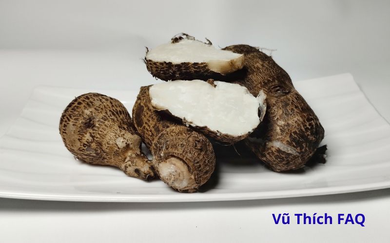 Khoai sọ luộc bao nhi&ecirc;u ph&uacute;t th&igrave; ch&iacute;n? Chấm với g&igrave; ngon?
