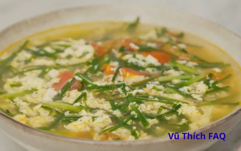 Canh hẹ nấu trứng gà có tác dụng gì? cách nấu sao cho ngon?