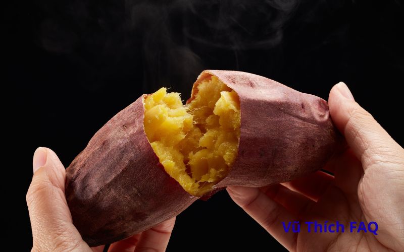 Khoai lang luộc để qua đêm có sao không? có nên hấp lại?