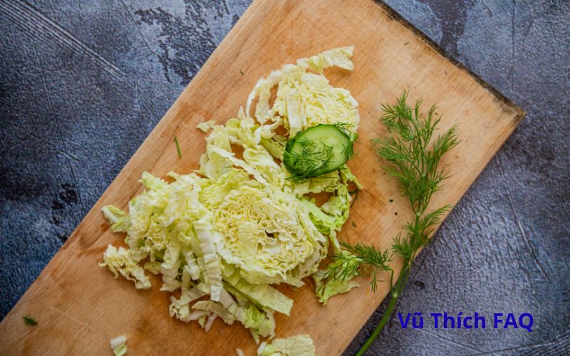 Mèo ăn bắp cải luộc được không? Ăn mấy lần mỗi tuần?