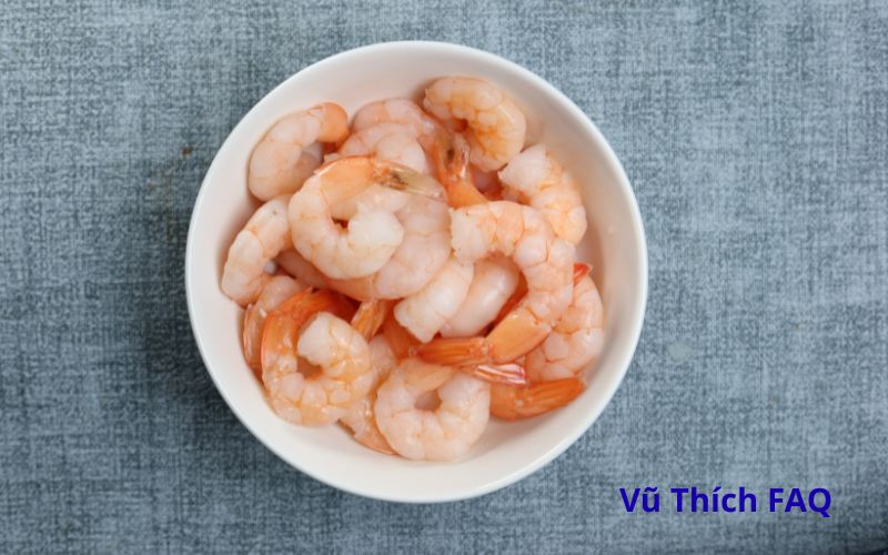 Tôm luộc để qua đêm được không? Cách bảo quản trong tủ lạnh?